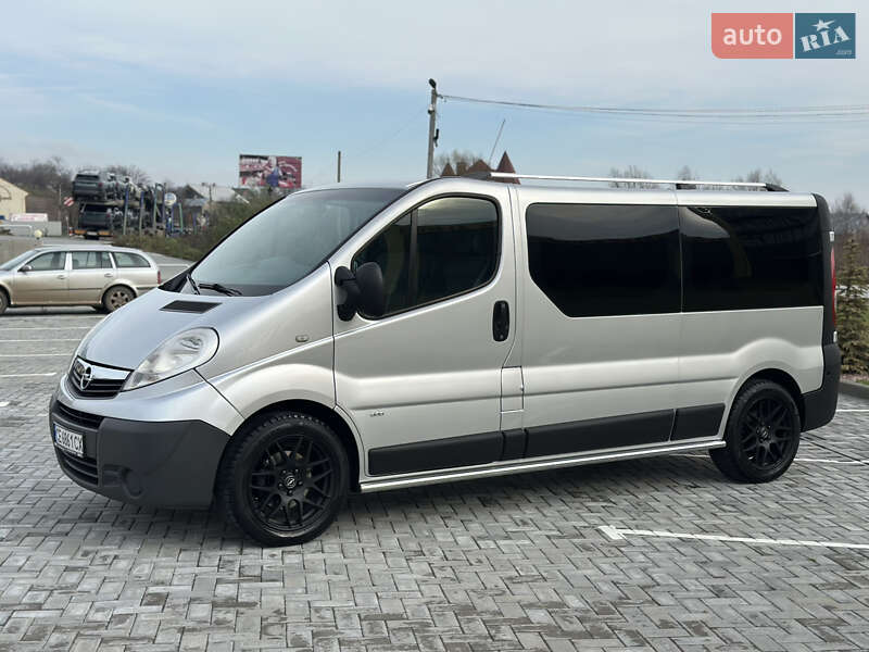 Мінівен Opel Vivaro 2013 в Чернівцях