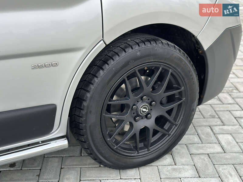 Мінівен Opel Vivaro 2013 в Чернівцях