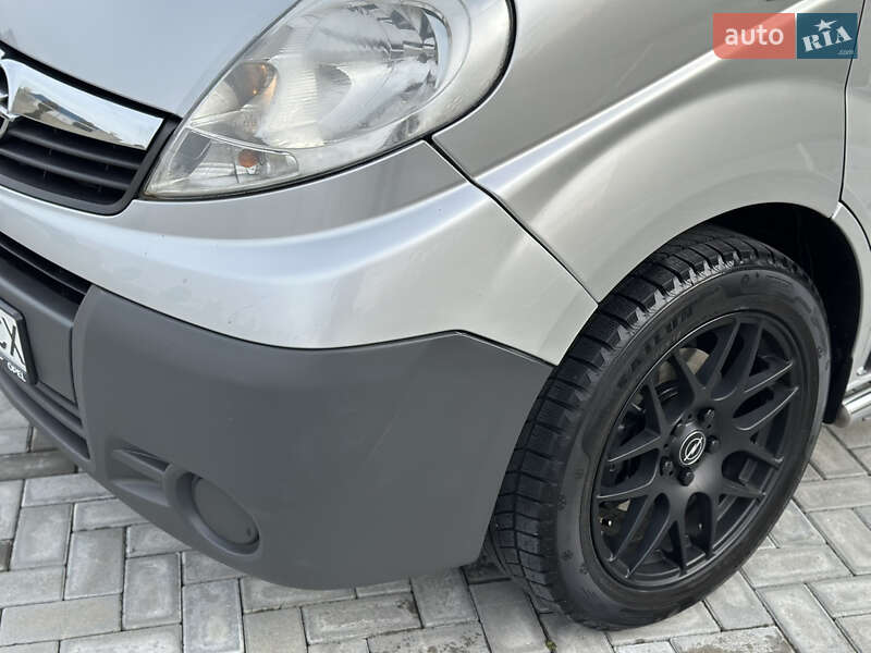 Мінівен Opel Vivaro 2013 в Чернівцях