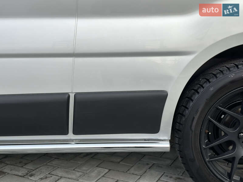 Мінівен Opel Vivaro 2013 в Чернівцях