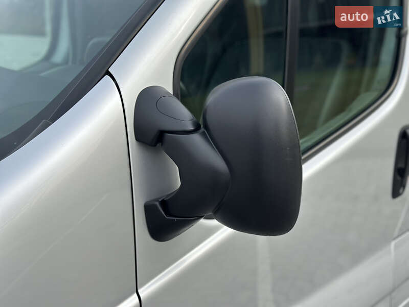 Мінівен Opel Vivaro 2013 в Чернівцях