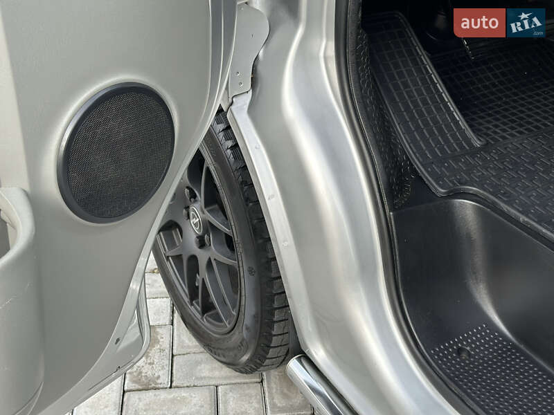 Мінівен Opel Vivaro 2013 в Чернівцях