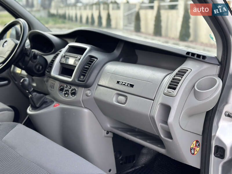 Мінівен Opel Vivaro 2013 в Чернівцях