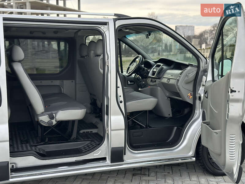 Мінівен Opel Vivaro 2013 в Чернівцях