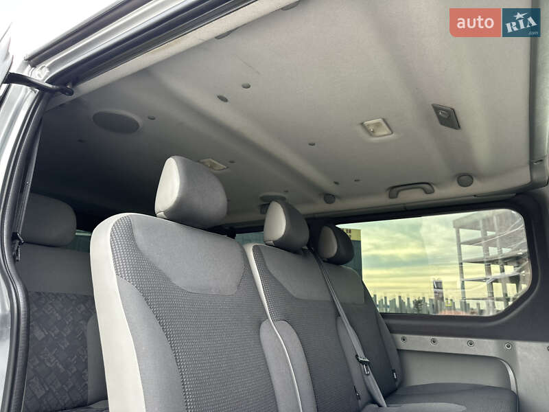 Мінівен Opel Vivaro 2013 в Чернівцях