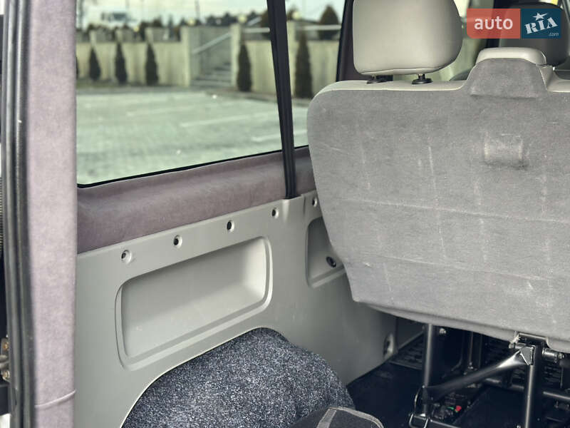 Мінівен Opel Vivaro 2013 в Чернівцях