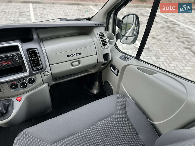 Мінівен Opel Vivaro 2013 в Чернівцях