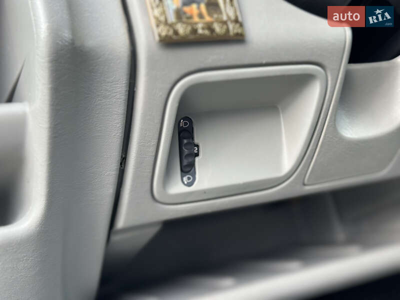 Мінівен Opel Vivaro 2013 в Чернівцях