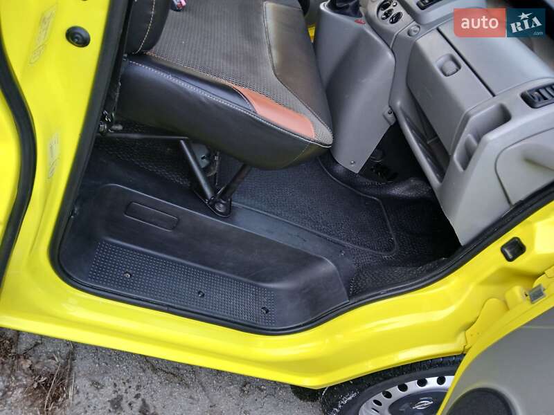 Мінівен Opel Vivaro 2009 в Звягелі