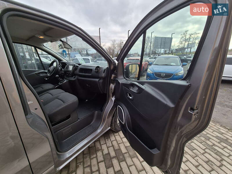 Грузовой фургон Opel Vivaro 2015 в Ровно