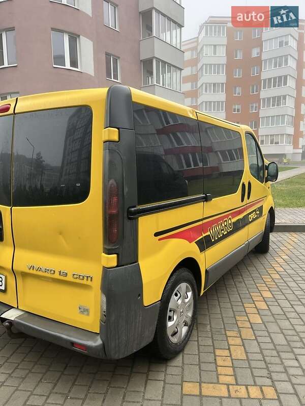 Мінівен Opel Vivaro 2004 в Новояворівську