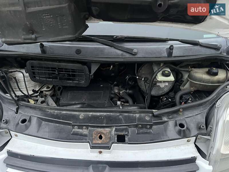 Минивэн Opel Vivaro 2001 в Теофиполе