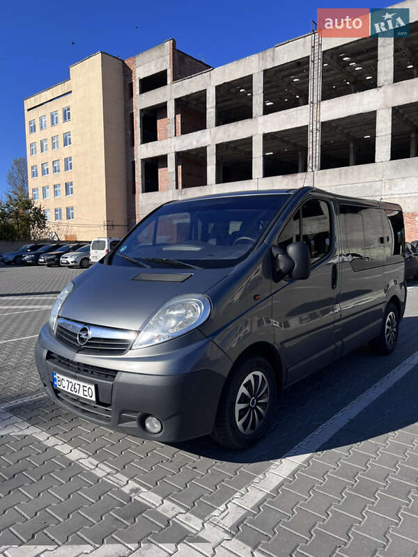Opel Vivaro 2011