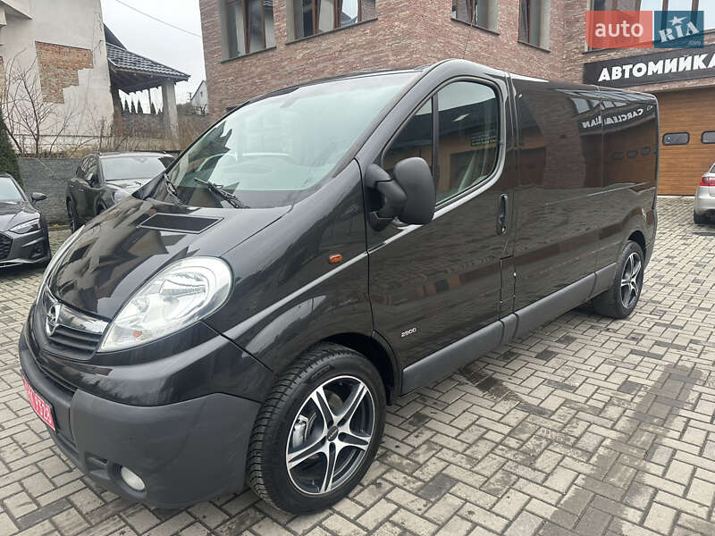 Грузовой фургон Opel Vivaro 2012 в Ровно