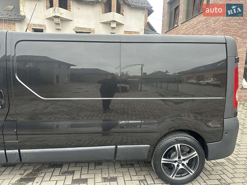 Грузовой фургон Opel Vivaro 2012 в Ровно