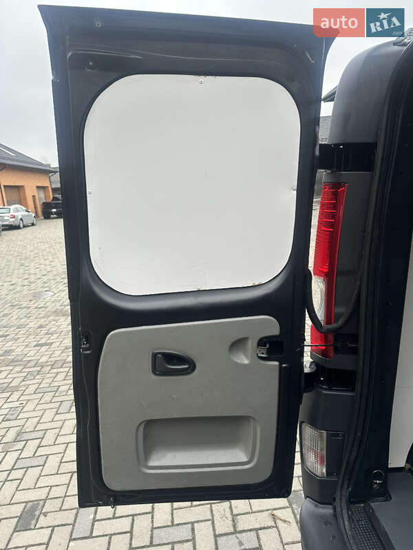 Грузовой фургон Opel Vivaro 2012 в Ровно