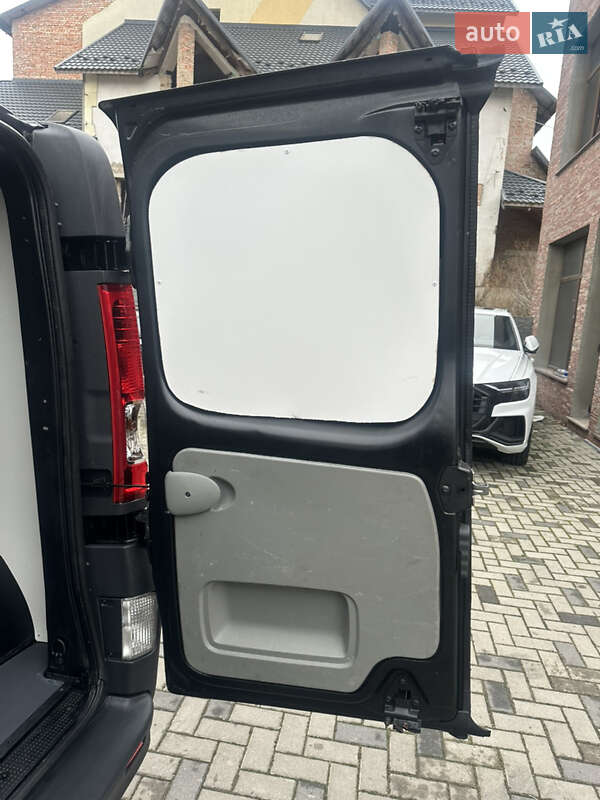 Грузовой фургон Opel Vivaro 2012 в Ровно