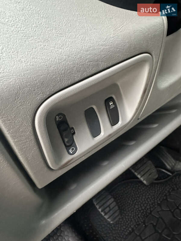 Грузовой фургон Opel Vivaro 2012 в Ровно