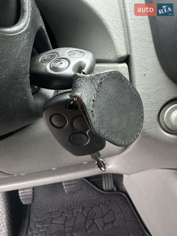 Грузовой фургон Opel Vivaro 2012 в Ровно