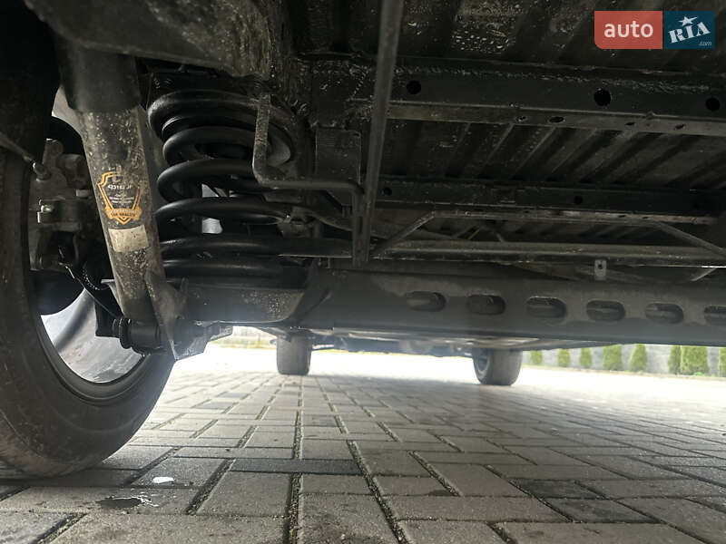 Грузовой фургон Opel Vivaro 2012 в Ровно