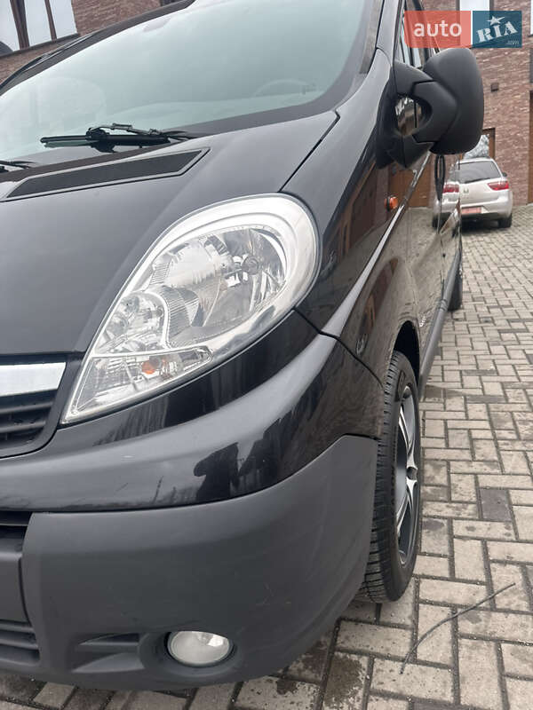 Грузовой фургон Opel Vivaro 2012 в Ровно