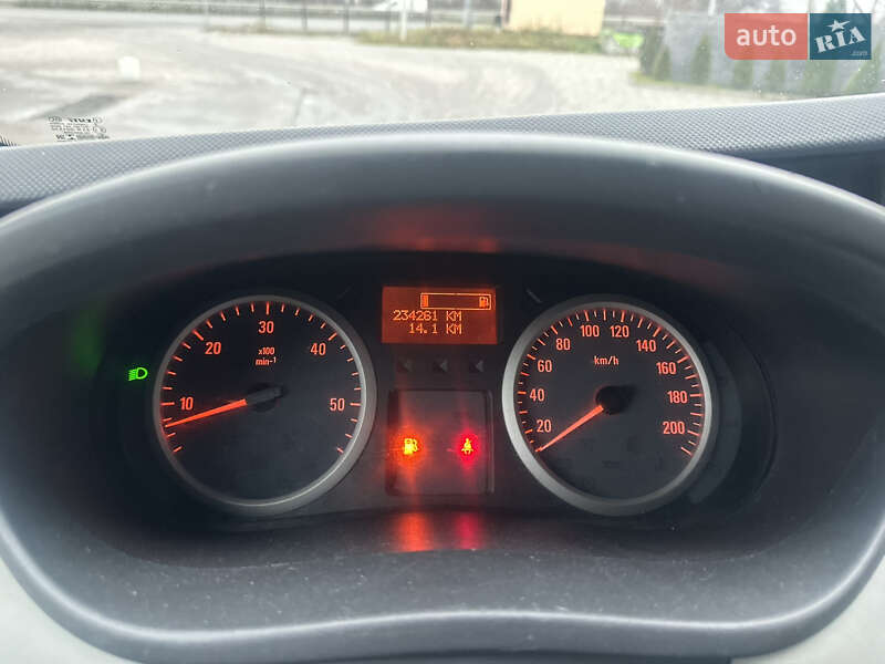 Грузовой фургон Opel Vivaro 2012 в Ровно