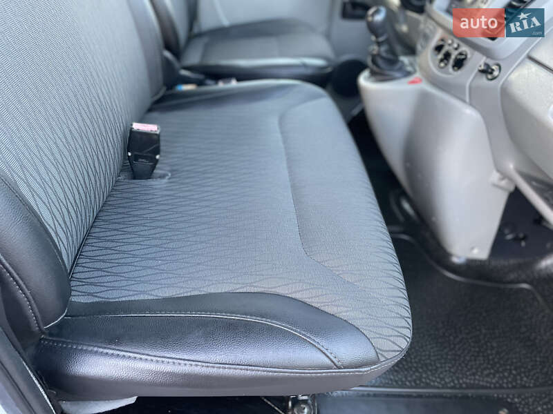 Минивэн Opel Vivaro 2006 в Староконстантинове