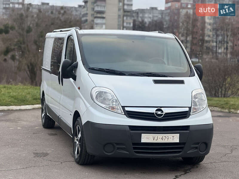 Минивэн Opel Vivaro 2014 в Ровно