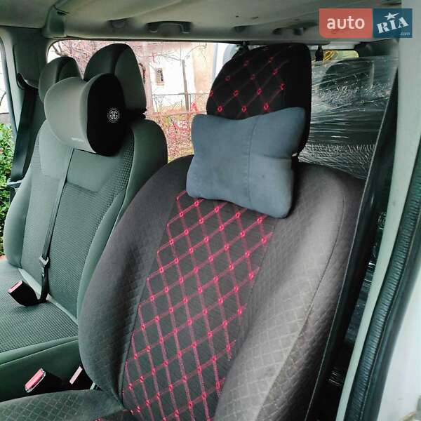 Минивэн Opel Vivaro 2011 в Ужгороде