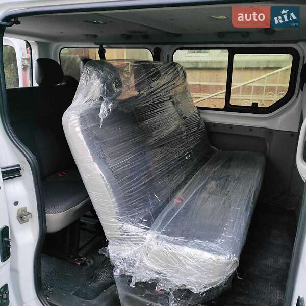 Минивэн Opel Vivaro 2011 в Ужгороде