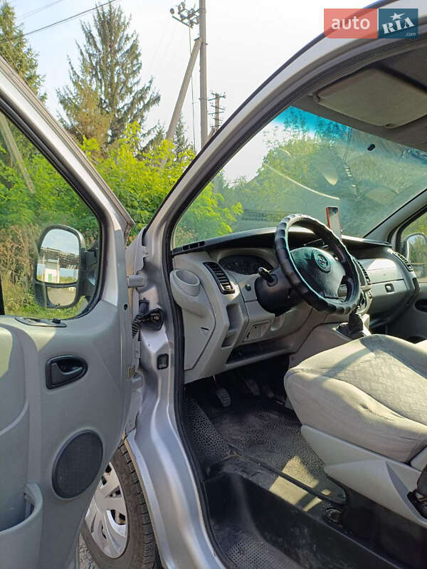 Минивэн Opel Vivaro 2003 в Иваничах