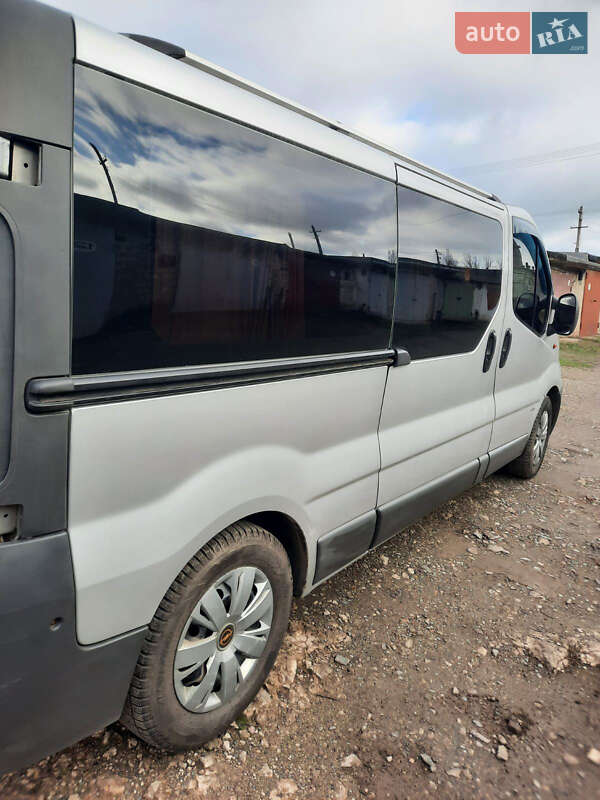 Минивэн Opel Vivaro 2006 в Кривом Роге