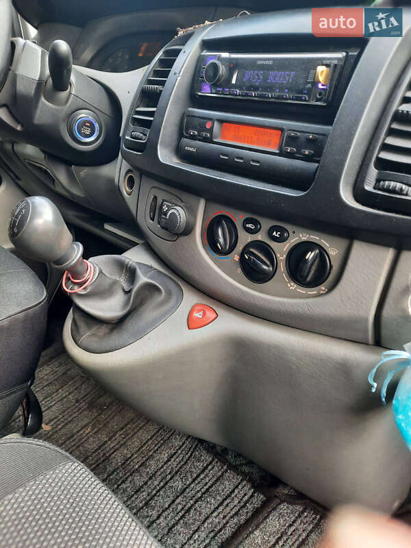 Минивэн Opel Vivaro 2006 в Кривом Роге