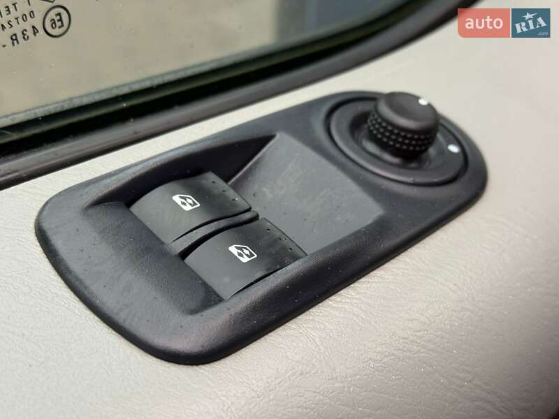 Мінівен Opel Vivaro 2009 в Карлівці