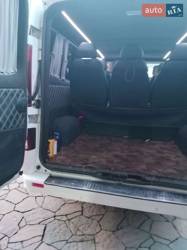 Мінівен Opel Vivaro 2015 в Нересниці