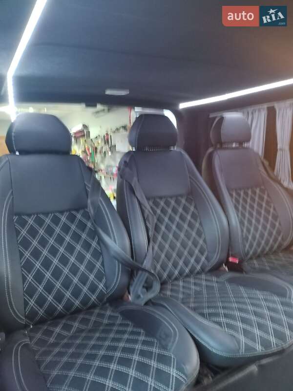 Мінівен Opel Vivaro 2015 в Нересниці