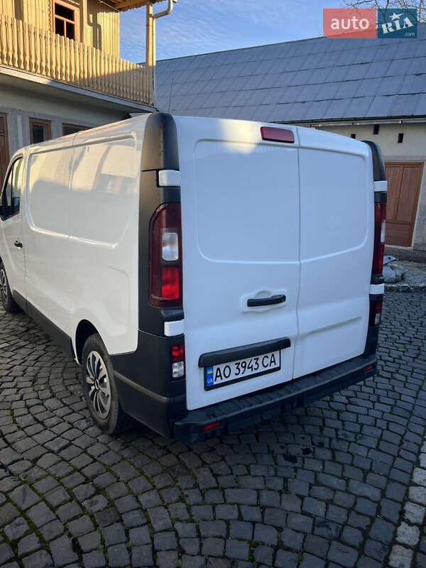 Вантажний фургон Opel Vivaro 2015 в Мукачевому