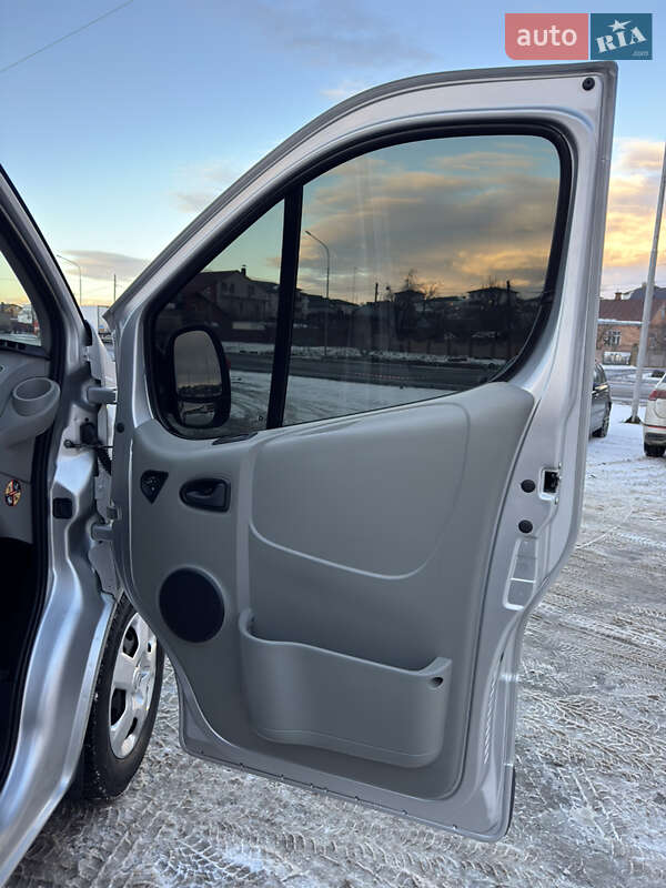 Минивэн Opel Vivaro 2012 в Луцке фото 39 Минивэн Opel Vivaro 2012 в Луцке