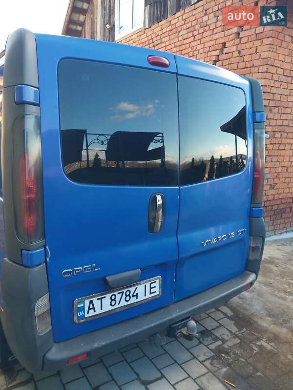 Вантажний фургон Opel Vivaro 2002 в Іллінцях