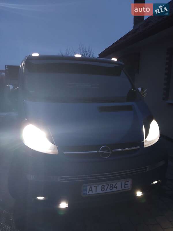 Вантажний фургон Opel Vivaro 2002 в Іллінцях