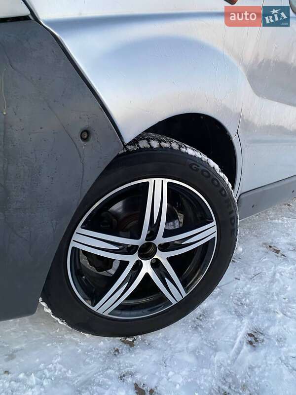 Минивэн Opel Vivaro 2004 в Новояворовске