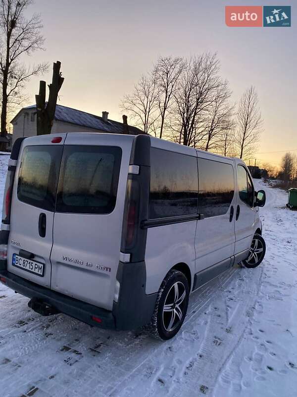 Минивэн Opel Vivaro 2004 в Новояворовске