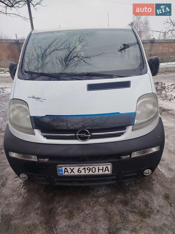 Грузопассажирский фургон Opel Vivaro 2006 в Изюме