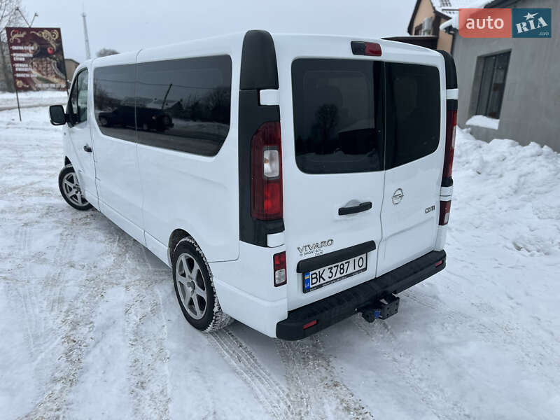 Минивэн Opel Vivaro 2015 в Сарнах