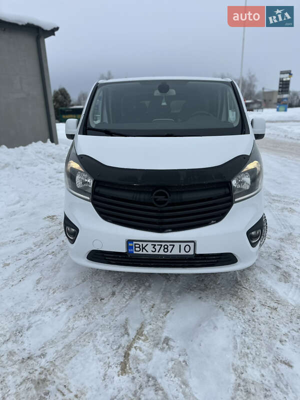 Минивэн Opel Vivaro 2015 в Сарнах