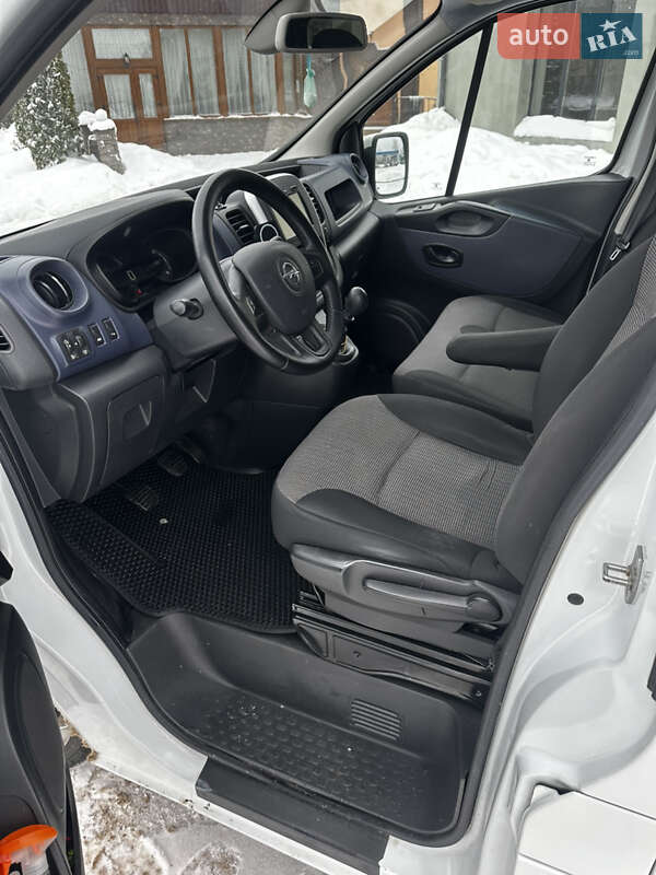 Минивэн Opel Vivaro 2015 в Сарнах