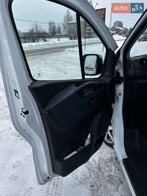 Минивэн Opel Vivaro 2015 в Сарнах