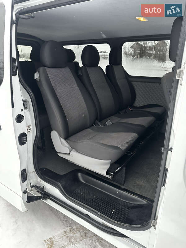 Минивэн Opel Vivaro 2015 в Сарнах