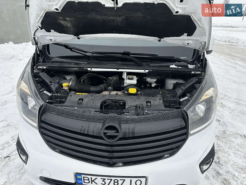 Минивэн Opel Vivaro 2015 в Сарнах