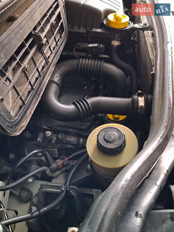 Минивэн Opel Vivaro 2009 в Бурыни